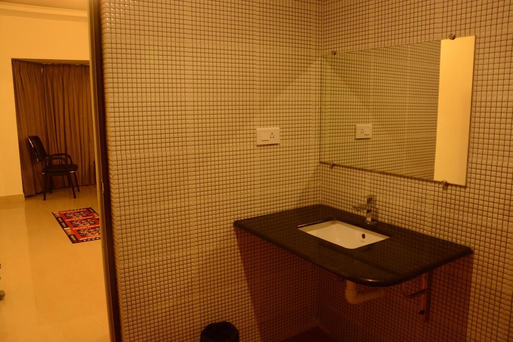 King Paradise Hotel Tiruchirappalli Esterno foto